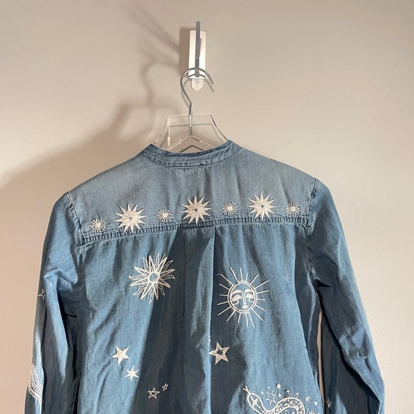 Johnny Was Embroidered Denim Pearl Snap Boho Shirt Sun Moon Snake Stars Boho XS - Picture 9 of 13
